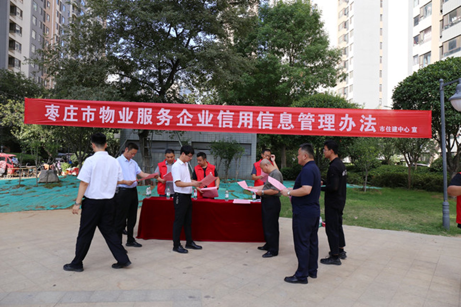 外墙清洗技巧全解：让建筑焕然一新